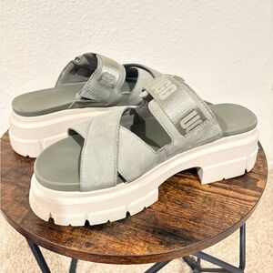UGG Ashton Platform Slide in Moss Green